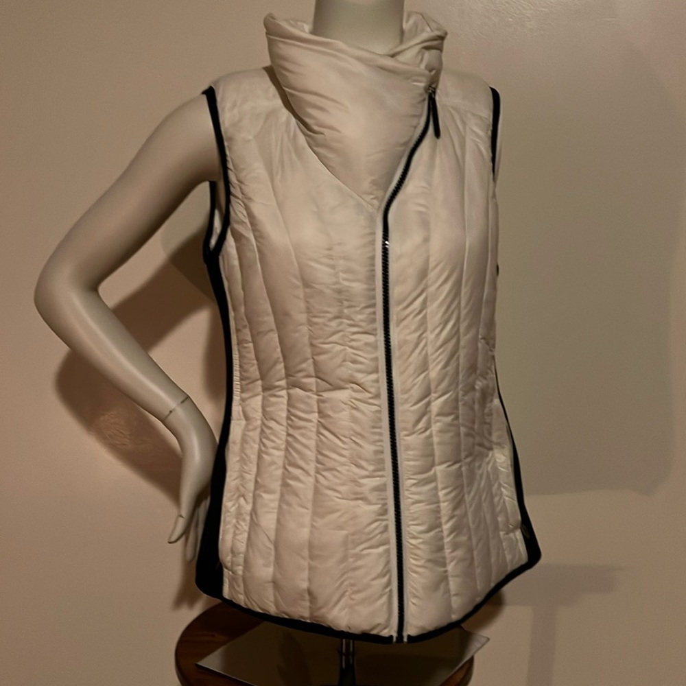 Calvin Klein performance down best with unique neck design